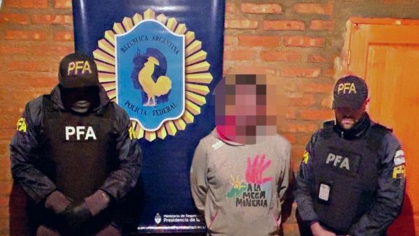 En un allanamiento, el individuo fue detenido por la Policía Federal.