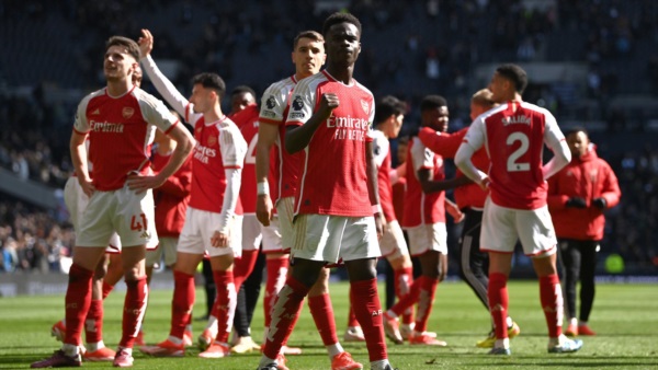 Arsenal se queda con el Derby del Norte de Londres. Venció 2-3 al Tottenham para ponerse líder.