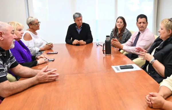 Además del Banco y del ISSyS, los jubilados dialogaron con el vicegobernador Gustavo Menna.