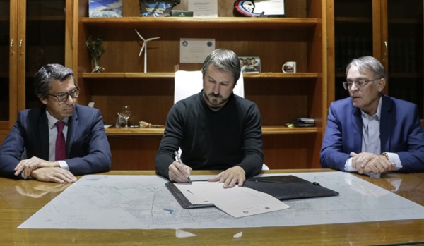 Merino firmó junto al fiscal de la Oficina Anticorrupción, Carmona.