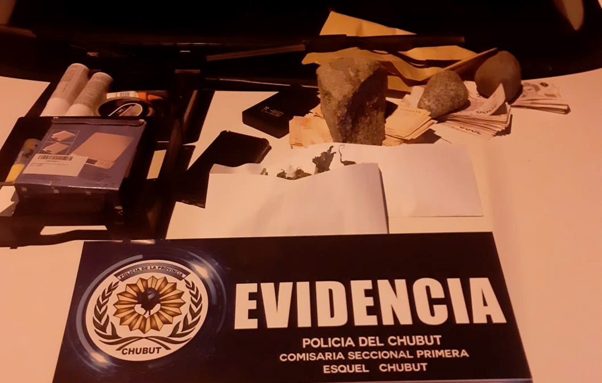 La Policía secuestró drogas y dinero en efectivo en un megaoperativo de drogas en Puerto Madryn.