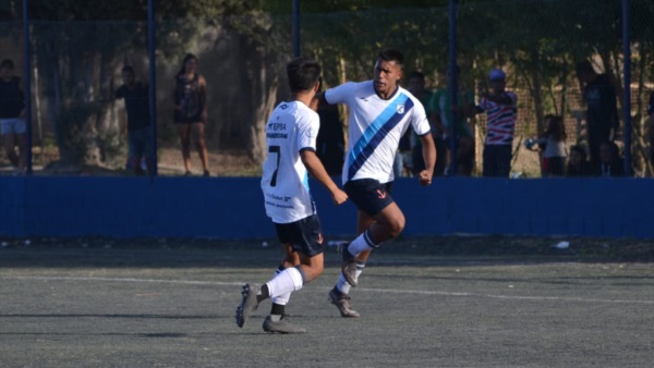 El festejo browniano por el gol de Pailemán. (Foto: Gustavo García, Brown2000).