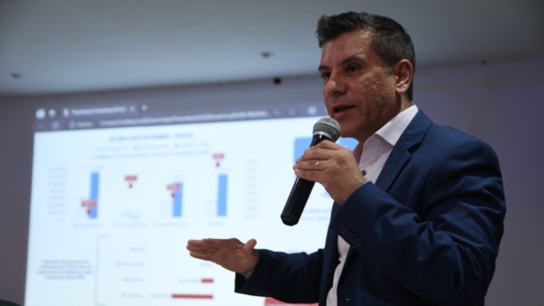 El ministro Ball durante su exposición.