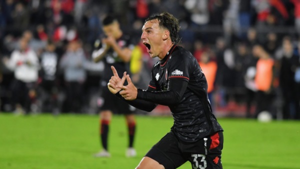 Jerónimo Cacciabue marcó el primer gol de Newell's a 8 minutos del final.