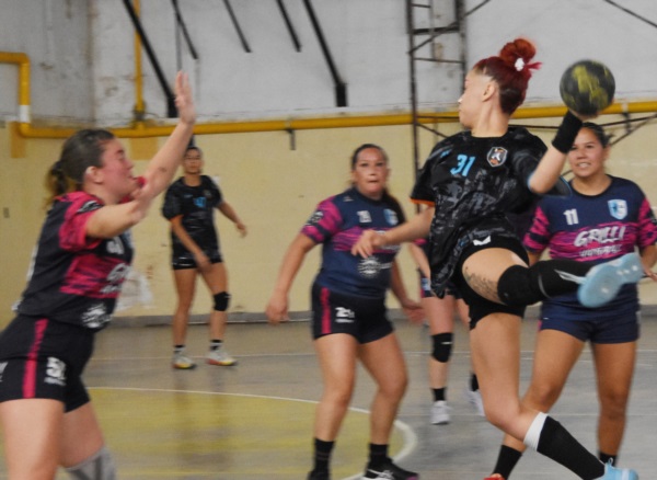 Kaizen goleó a Grilli 43 a 11 en Primera Femenino. (Foto: Norman Evans/Jornada).