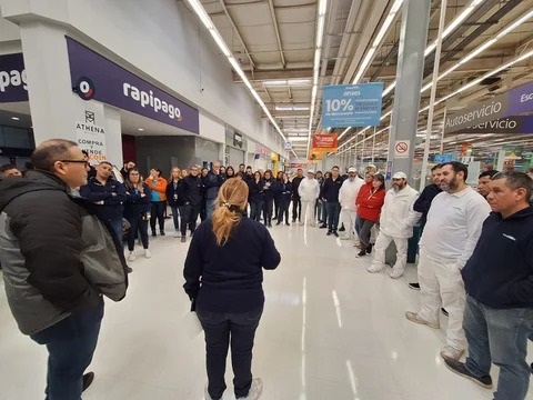 Asamblea en Changomas, 500 telegramas penden sobre la cabeza del personal.