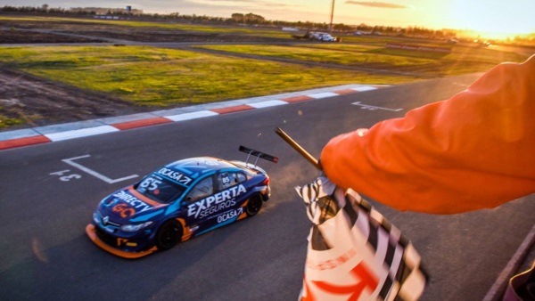 Tiago Pernía tuvo un fin de semana soñado en el TC2000. (Foto: @diegourruty).