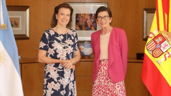 La canciller Mondino con la embajadora María Jesús Jiménez Alonso (foto archivo).