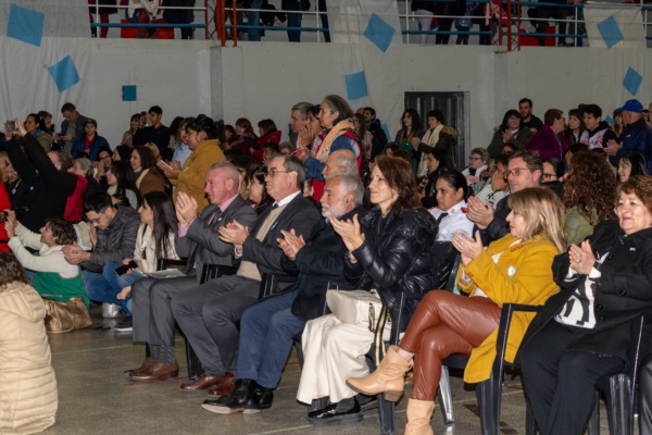 La ceremonia contó con la presencia del intendente de Gaiman Darío James, y otras autoridades municipales.