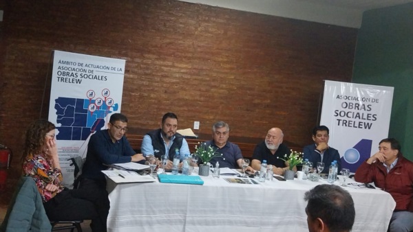 Una postal del Directorio reelegido en ADOS.
