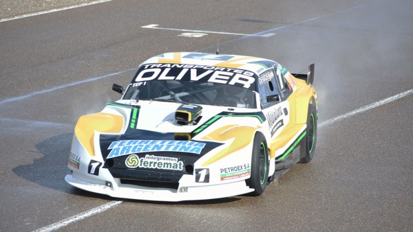 Amílcar Oliver se quedó con la serie. (Foto: Norman Evan/Jornada).