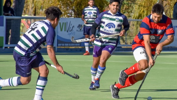 Puerto Madryn venció a Trelew en Caballeros y sigue liderando. (Foto: Sergio Esparza/Jornada).