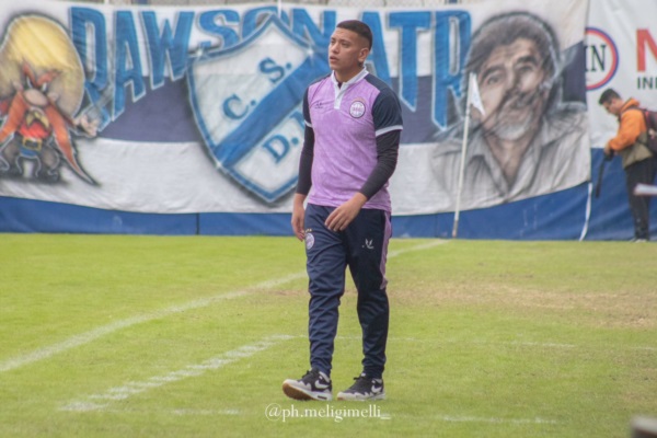 Con 23 años, dirigió su primer partido en la B Metropolitana. Foto: Melina Gimelli.