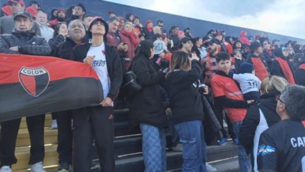 Santafesinos residentes en Chubut en la cancha. Todo por Colón.