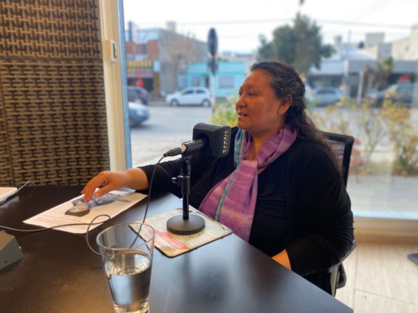Erminia Colihuinca en los estudios de Cadena Tiempo