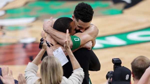 Boston Celtics humilla a los Dallas Mavericks y se coronan campeones de la NBA.