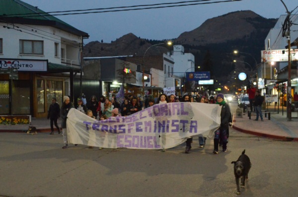 Pese al frío, las mujeres salieron a la calle (Atilio Ortiz/Jornada)