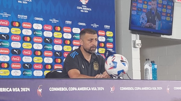 Samuel confesó no estar acostumbrado a participar de las conferencias de prensa. (Foto: Jornada).