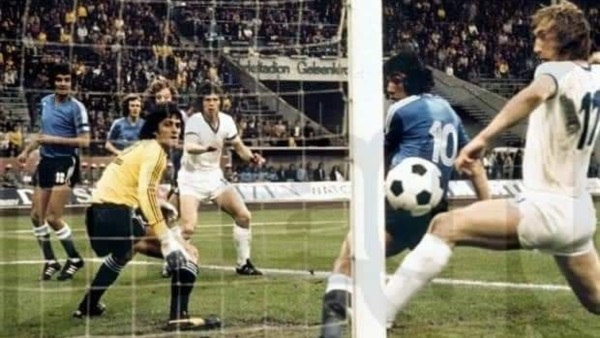 Telch. Heredia y Fillol en el 1 a 1 ante los alemanes del Este.