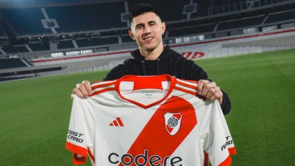 River ya presentó al delantero paraguayo en sus redes sociales.