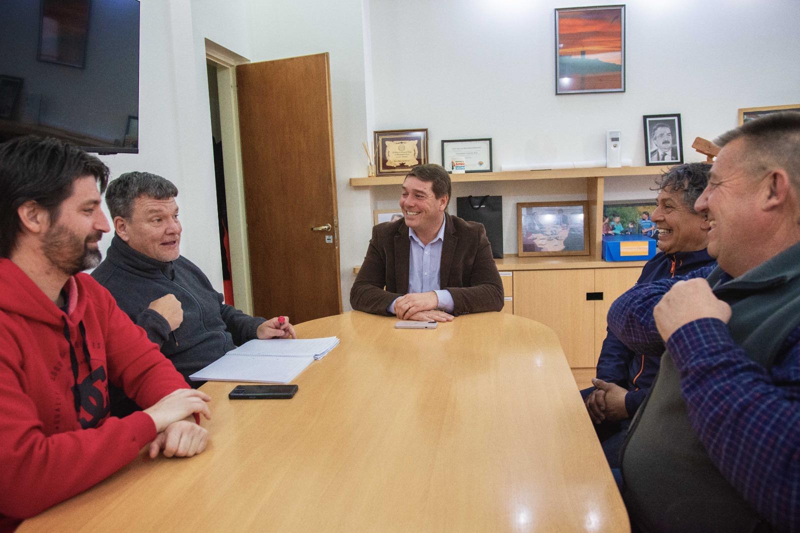 Damián Biss, Gastón Williams; y representantes de AMODEVA.