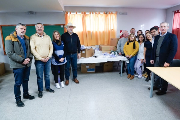 Con la presencia del intendente Othar Macharashvili; el secretario de Salud Sergio Wisky, el director del hospital Sergio Clemente y referentes de la Cooperadora se formalizó la entrega.