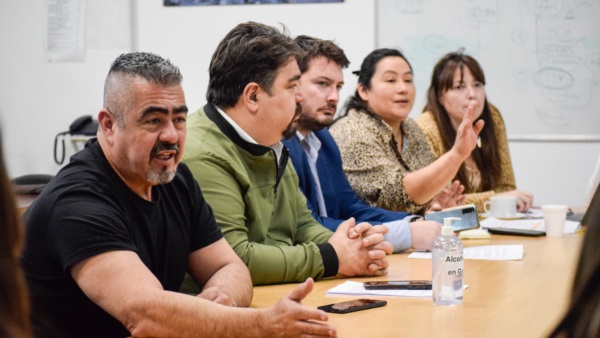 Héctor Iturrioz conversó con los ediles a agencia abierta.