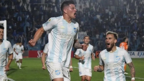 El "Chelo" Estigarribia marcó el gol del triunfo Decano.