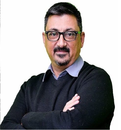 Rolando Hompanera, periodista y escritor, presentará su libro.