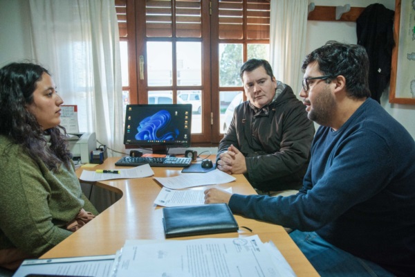 Jonathan Biss, coordinador de Juventud junto a Flores Revillot y Boukdale.