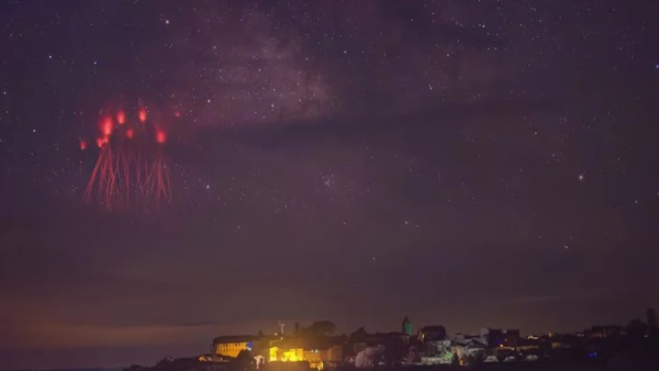 Los duendes rojos captados encima de la ciudad, que despertaron todo tipo de conjeturas fantásticas.