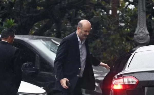 Como el general Alais, Federico no termina de llegar oficialmente al Gobierno, en parte por sus pugnas con "Toto" Caputo.
