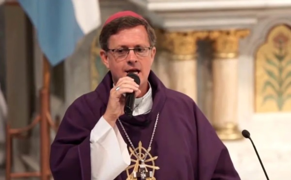 García Cuerva, que comenzó su discurso haciendo referencia a los “hermanos paralizados hace años en su esperanza”.