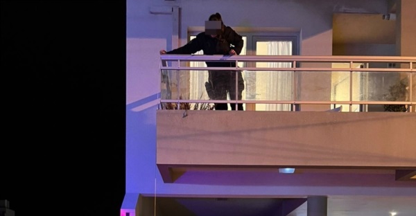 Cuando la Policía arribó, encontró a los ciudadanos con el delincuente detenido y los elementos robados. Luego registraron la vivienda para constatar el hecho.