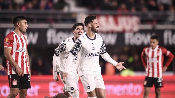 Independiente volvió a la victoria ante Estudiantes con dos cabezazos.