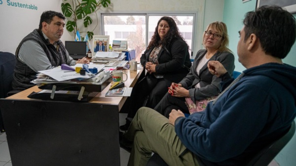 Larrauri y y las concejales Paula López y Gladis Poblete en el encuentro.