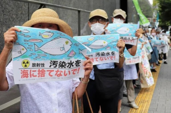 En Japón se registraron protestas contra la contaminación del agua. Fotografía: Agencia Noticias Argentinas.