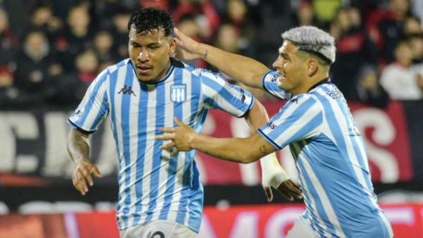 Zapatazo de Roger Martínez. El colombiano desde fuera del área puso el 1-0 de Racing sobre Newell's.
