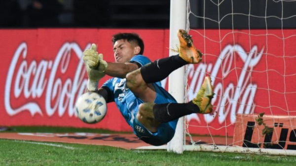 Luego del empate en cero en el tiempo regular, el conjunto santiagueño se quedó con la clasificación desde los doce pasos.