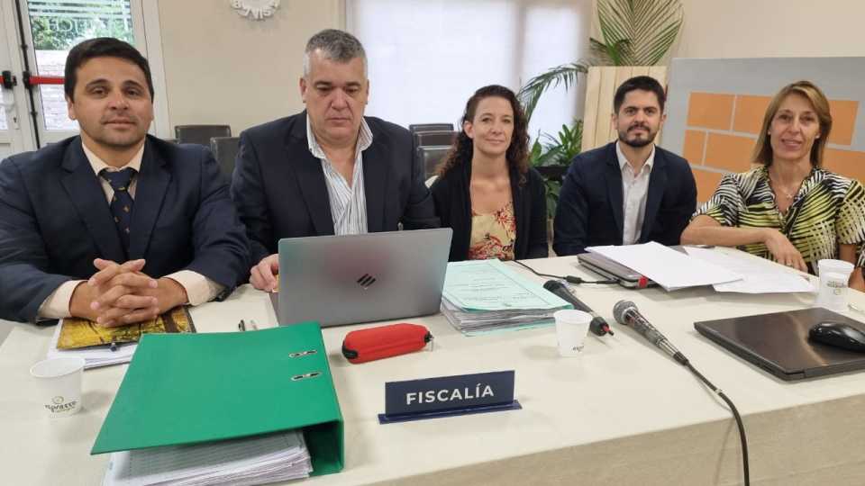 El fiscal Fidel González junto a su equipo en el caso.