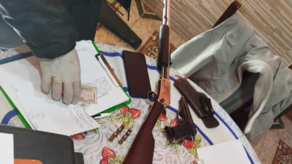 Armas cortas y largas y municiones fueron incautadas.