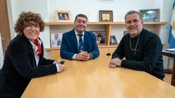 Ivonne Iralde, Damián Biss y Roberto Álvarez en el despacho municipal.