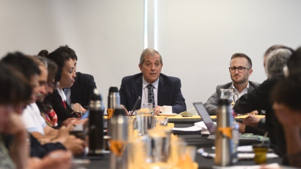 El ministro José Luis Punta con los representantes sindicales.