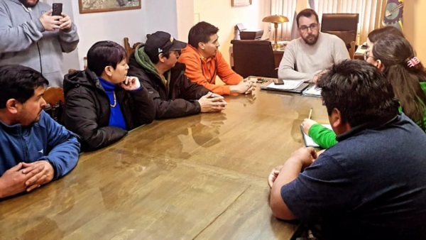 Integrantes del Sindicato Municipal junto al intendente Matías Taccetta.