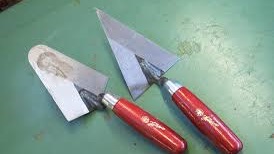 Dos cucharas de albañil y dos tenazas fueron hurtadas. (Foto ilustrativa).