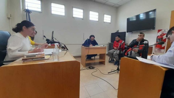 Los dos hombres quedaron libres pero sujetos a un proceso judicial.