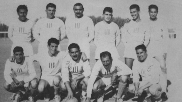 Con una casa no tradicional, pero con el escudo en el pecho.