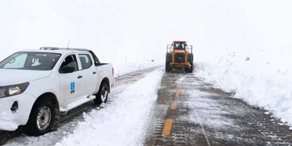 El fenómeno también afecta a 900 camiones que se encuentran estacionados en Uspallata y sus alrededores.