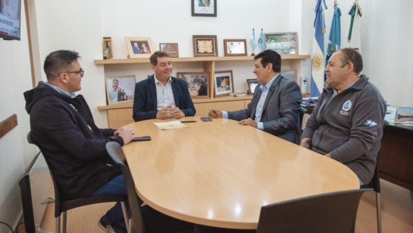 Damián Bis junto al secretario general de la UTA,-Chubut, José Pérez. 