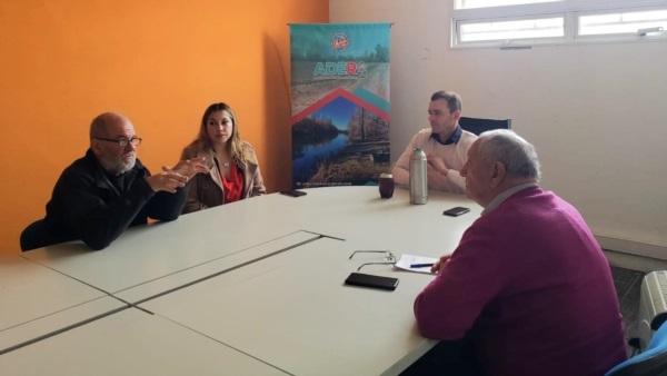 En la reunión se analizó ampliar la oferta de capacitaciones y salidas laborales en la ciudad capital. 